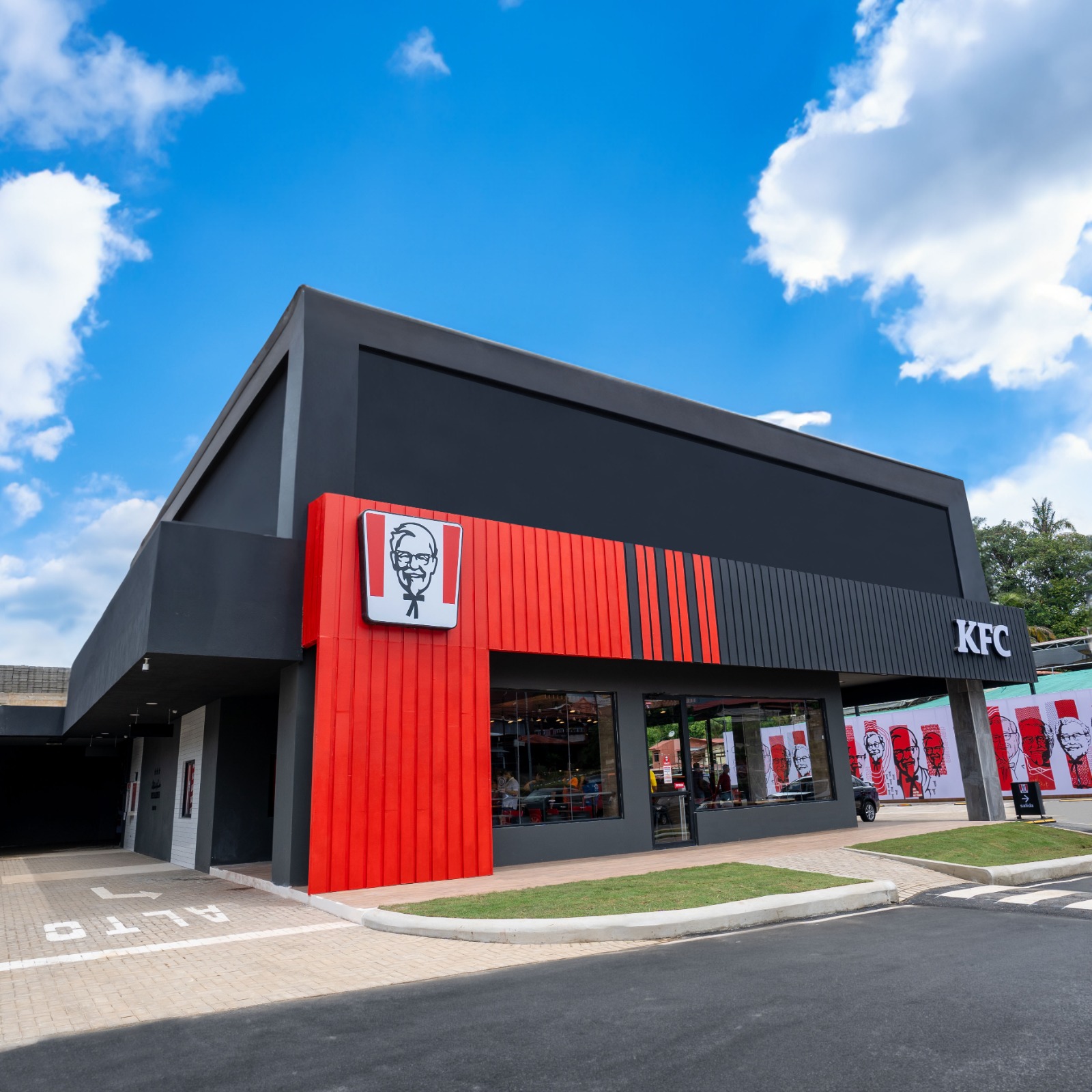 KFC ABRIÓ SUS PUERTAS EN PÉREZ ZELEDÓN Y CONTRATÓ A MÁS DE 22 PERSONAS DE LA ZONA